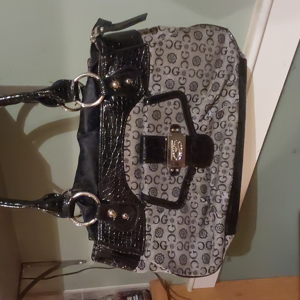 Guess Black and Gray Patterned Shoulder Bag